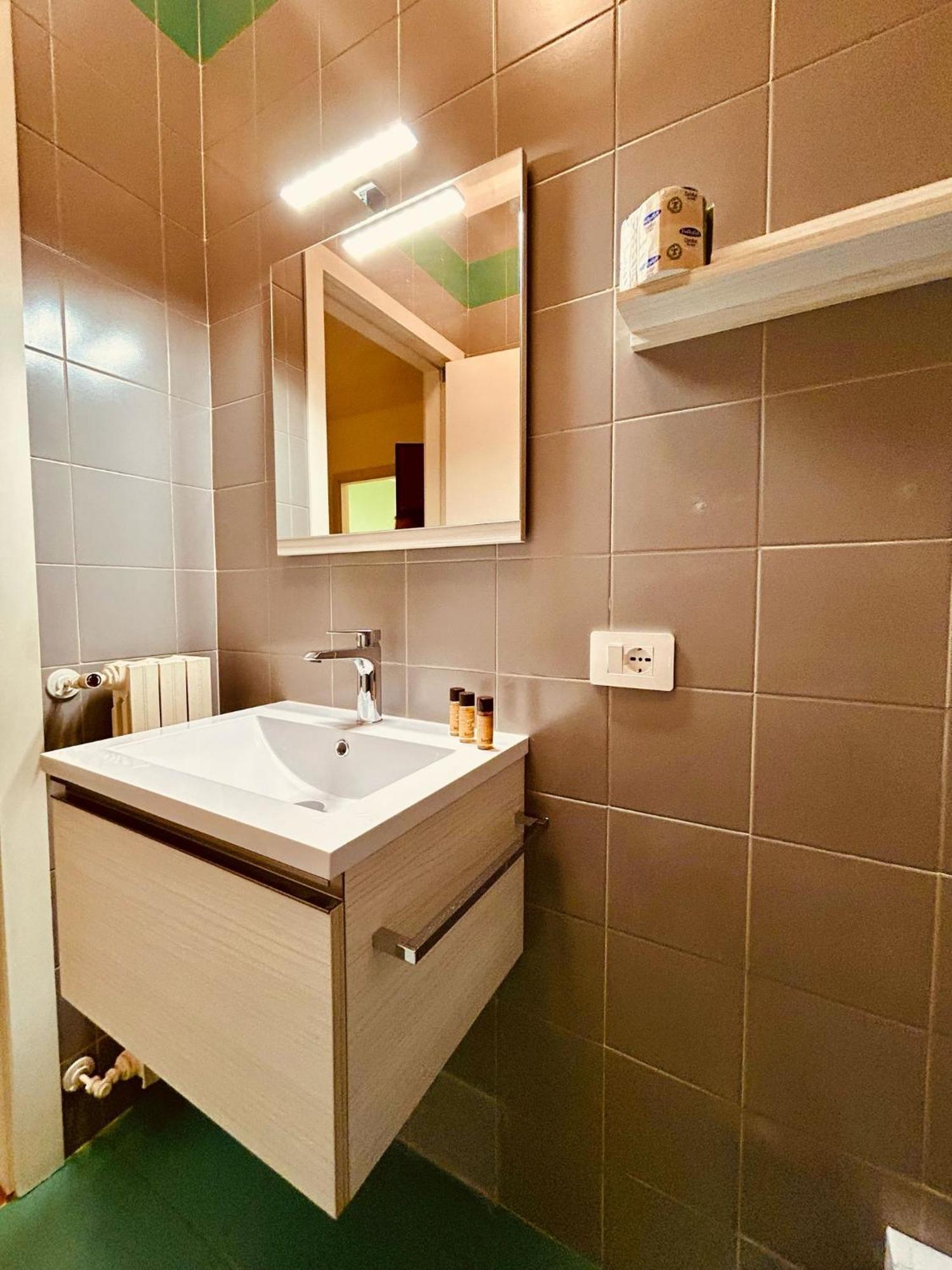 Apartmán Kibilu - Via Medaglie D'Oro Centro Citta Con Parcheggio Varese Exteriér fotografie